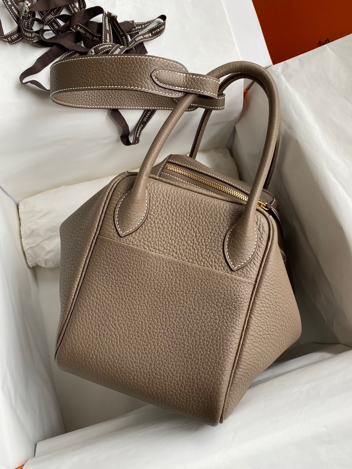 H**mes lindy 30 handmade bag in taupe clemence leather