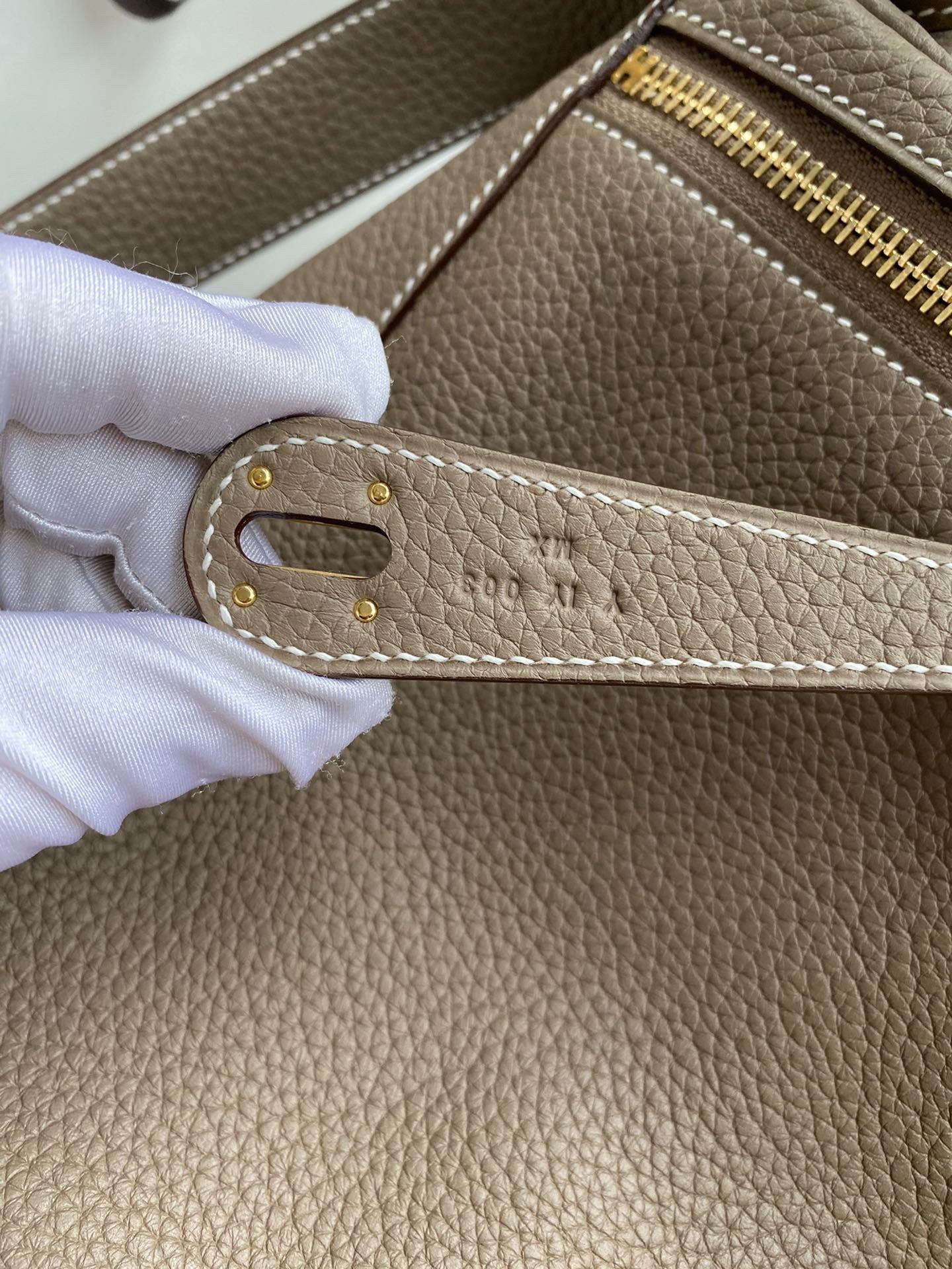 H**mes lindy 30 handmade bag in taupe clemence leather