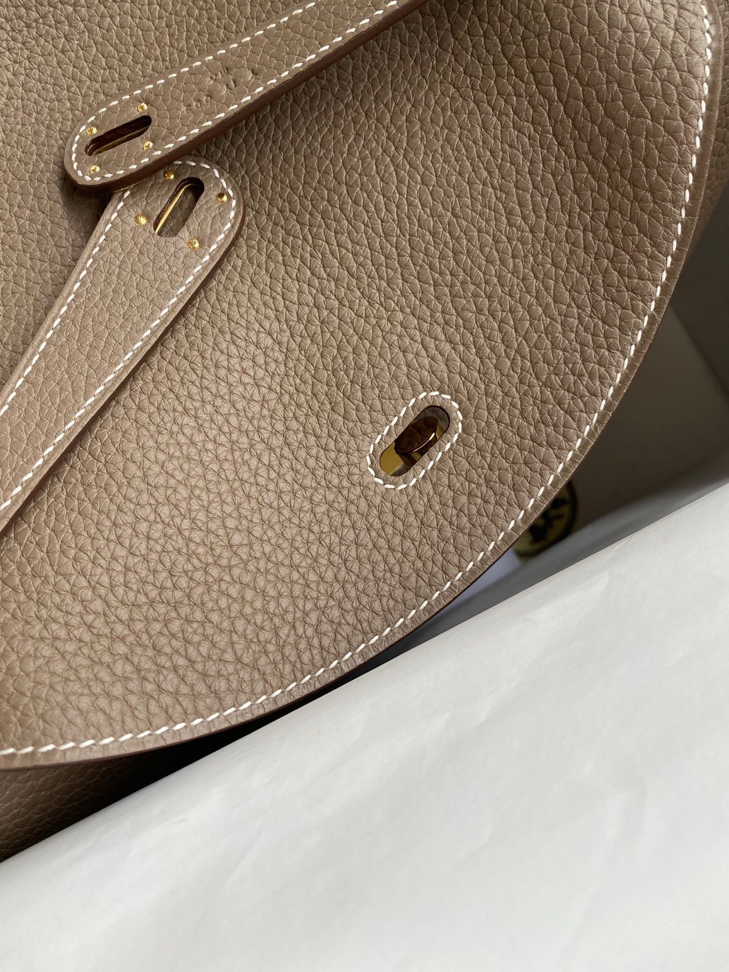 H**mes lindy 30 handmade bag in taupe clemence leather
