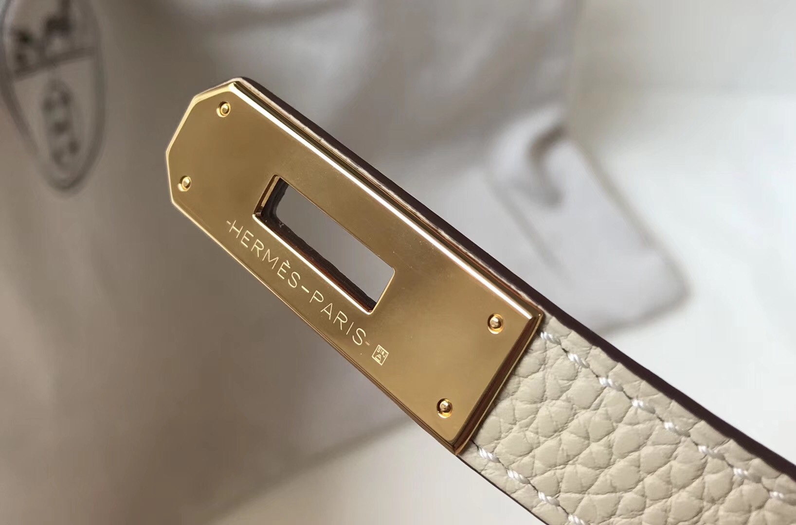 H**mes kelly 25cm retourne bag in craie clemence leather