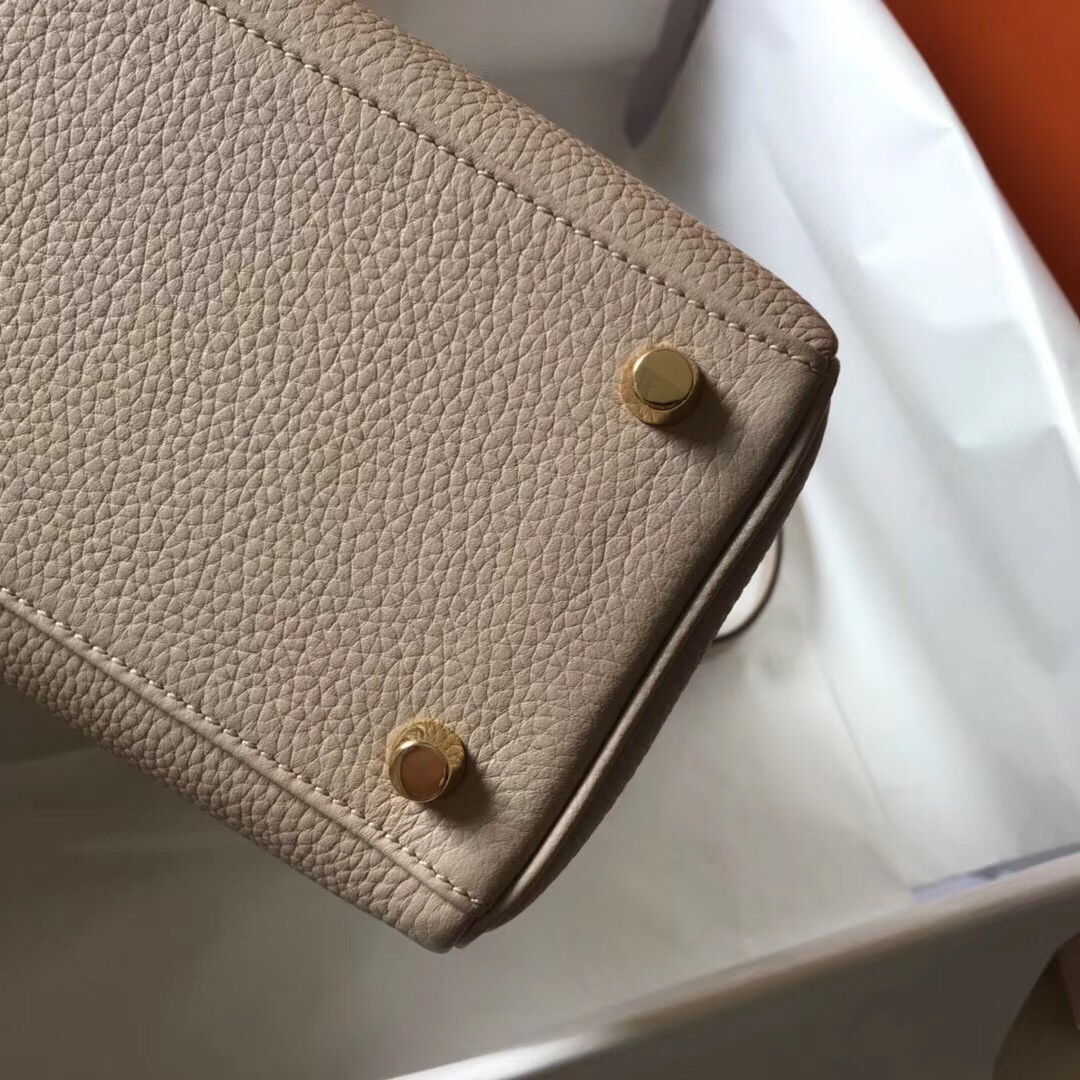 H**mes kelly 28cm retourne bag in argile clemence leather