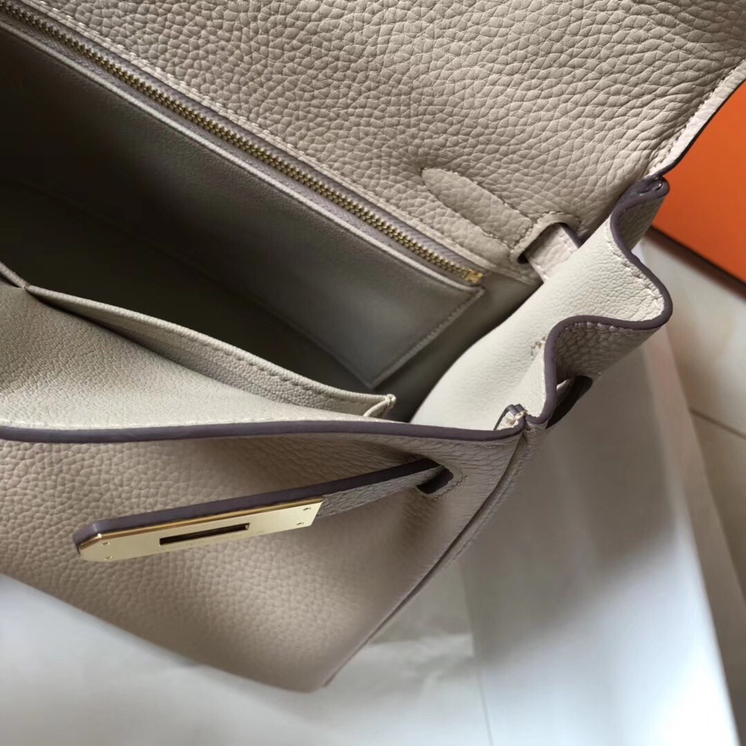 H**mes kelly 28cm retourne bag in argile clemence leather