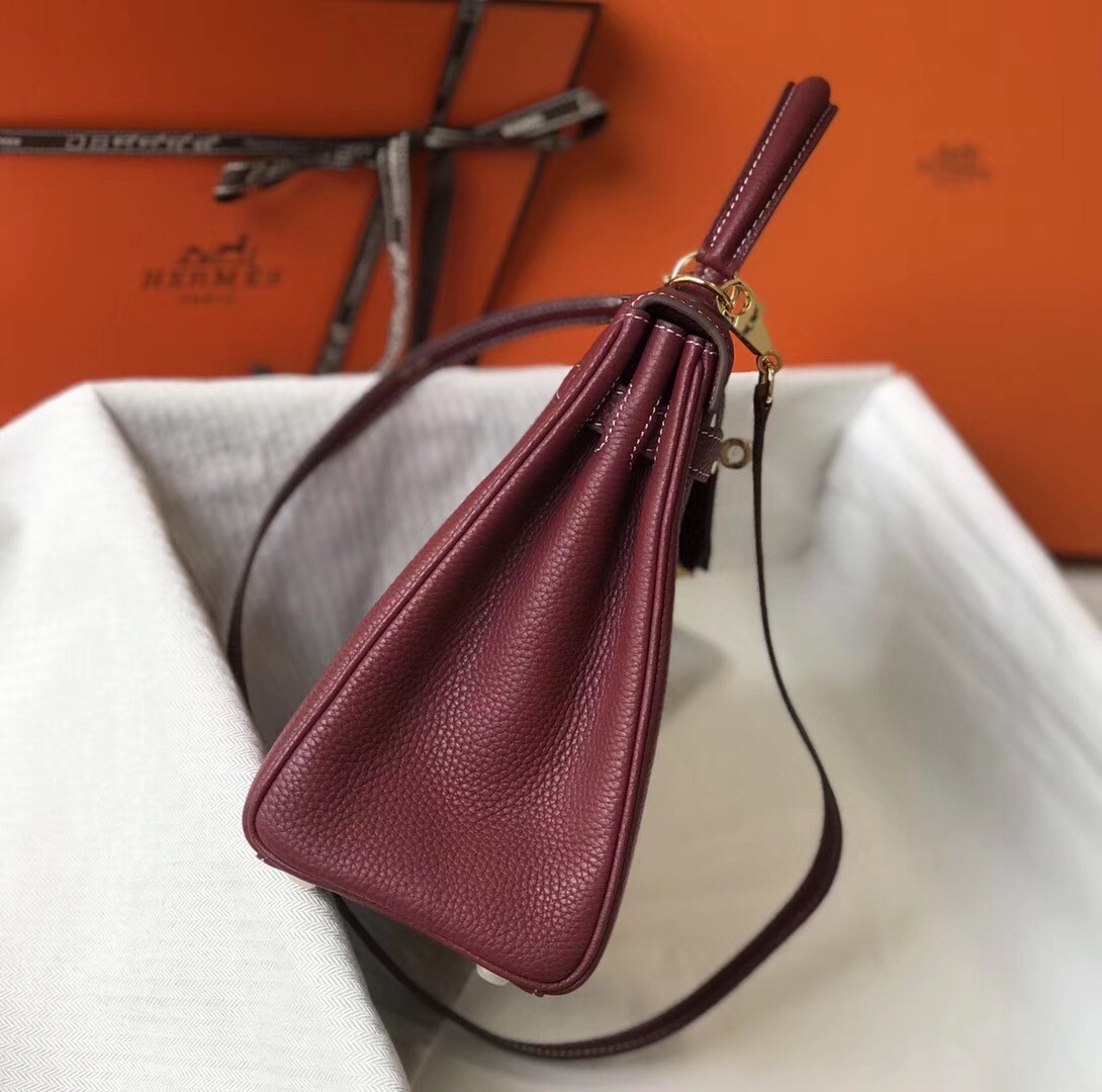 H**mes kelly 28cm retourne bag in bordeaux clemence leather