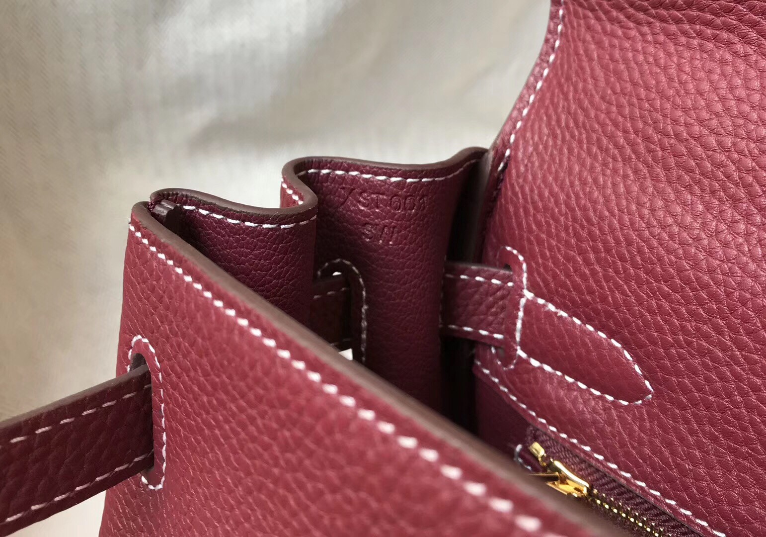 H**mes kelly 28cm retourne bag in bordeaux clemence leather
