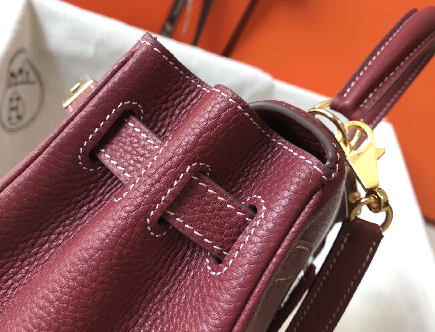 H**mes kelly 28cm retourne bag in bordeaux clemence leather
