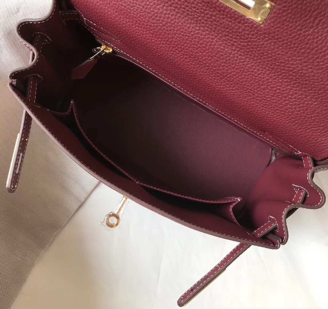 H**mes kelly 28cm retourne bag in bordeaux clemence leather