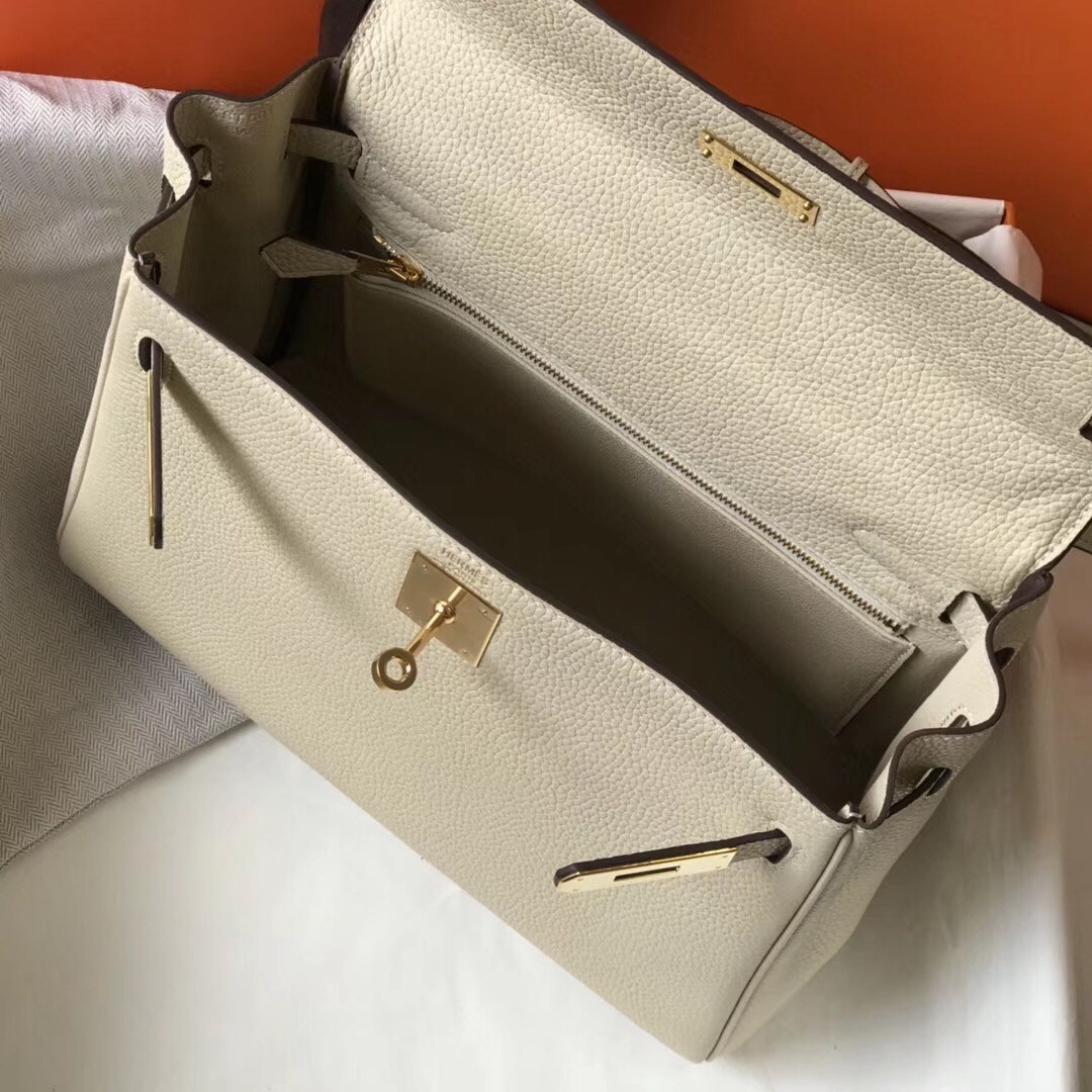 H**mes kelly 28cm retourne bag in beton clemence leather