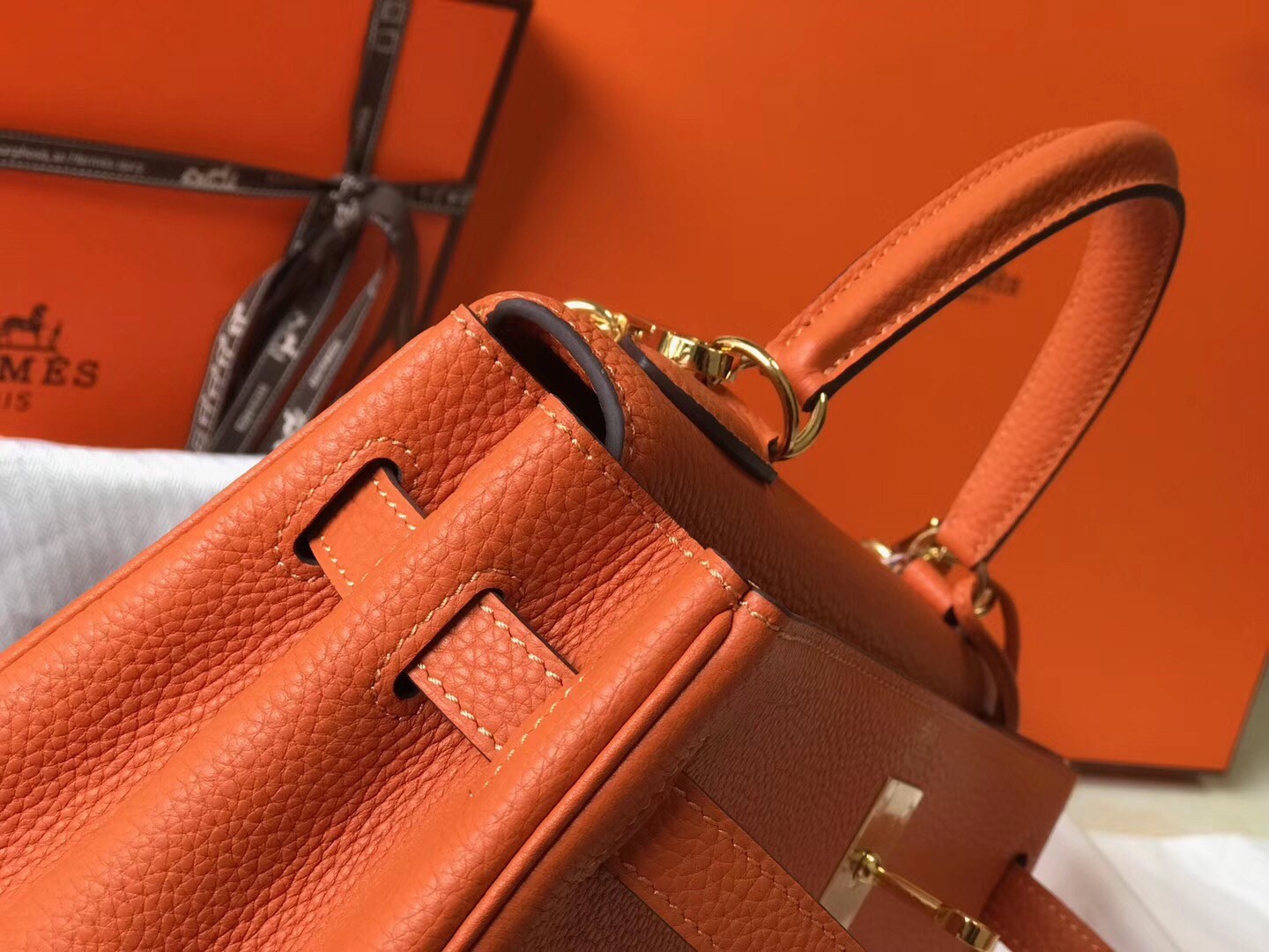 H**mes kelly 28cm retourne bag in orange clemence leather