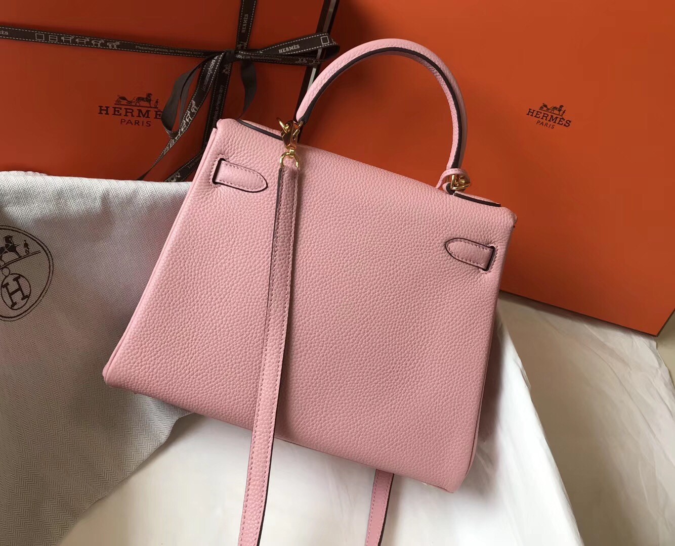 H**mes kelly 28cm retourne bag in pink clemence leather