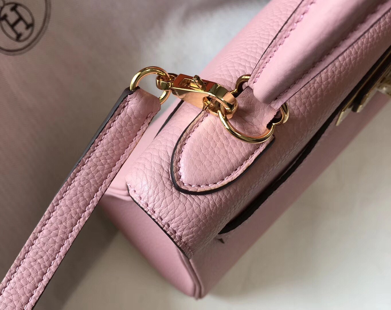 H**mes kelly 28cm retourne bag in pink clemence leather