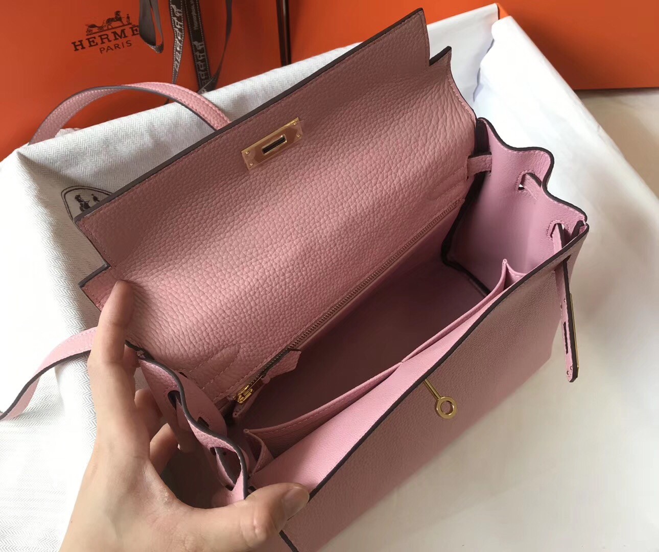 H**mes kelly 28cm retourne bag in pink clemence leather