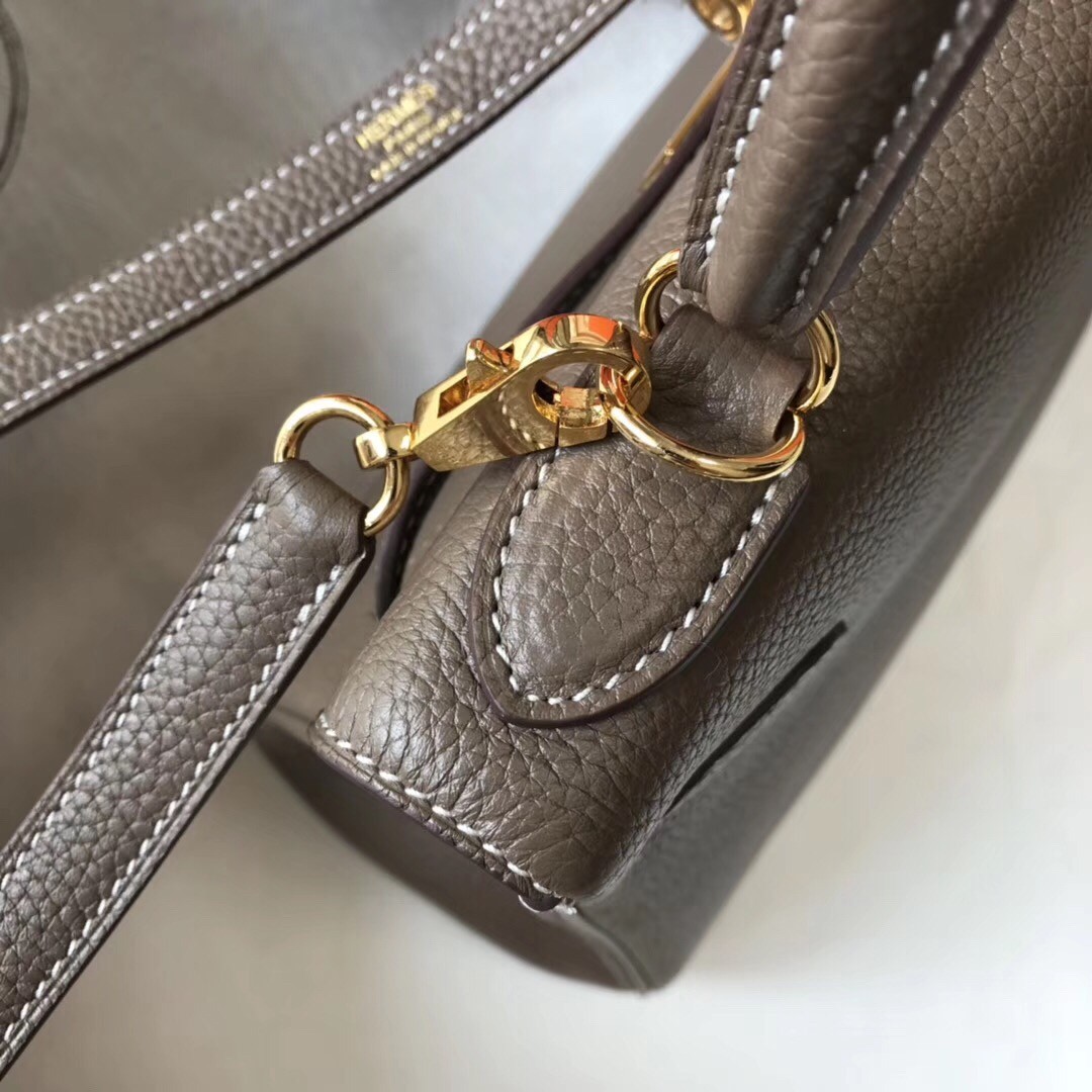 H**mes kelly 28cm retourne bag in taupe clemence leather