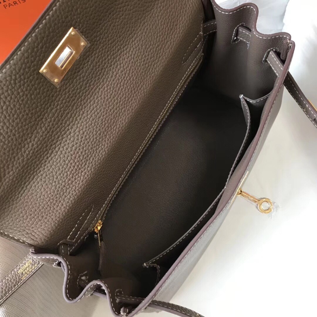 H**mes kelly 28cm retourne bag in taupe clemence leather