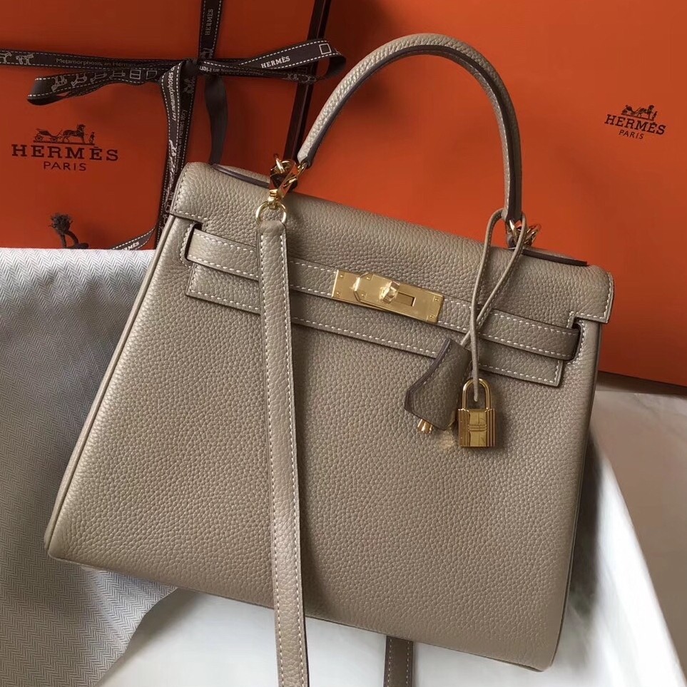 H**mes kelly 28cm retourne bag in tourterelle clemence leather