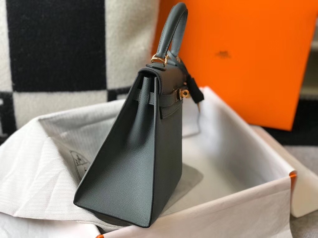 H**mes kelly 28cm sellier bag in vert amande epsom leather