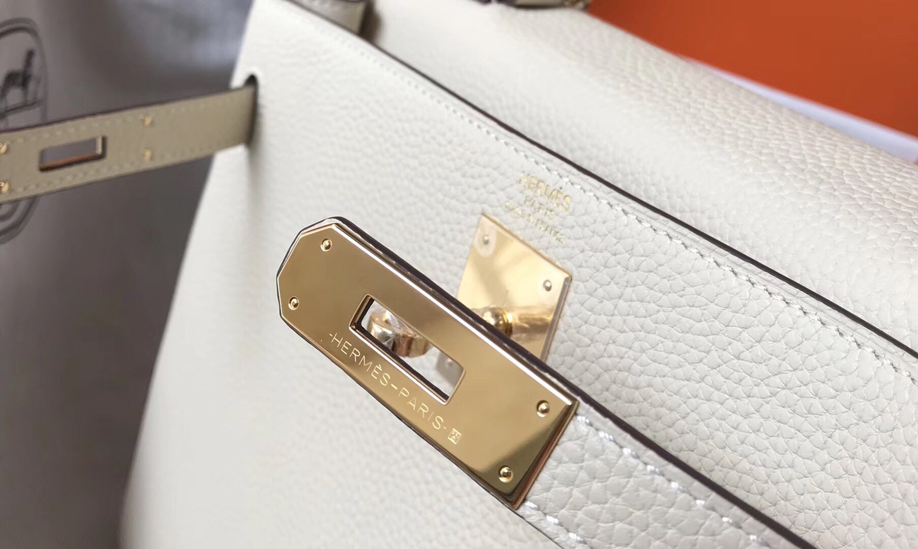 H**mes kelly 32cm retourne bag in beton clemence leather