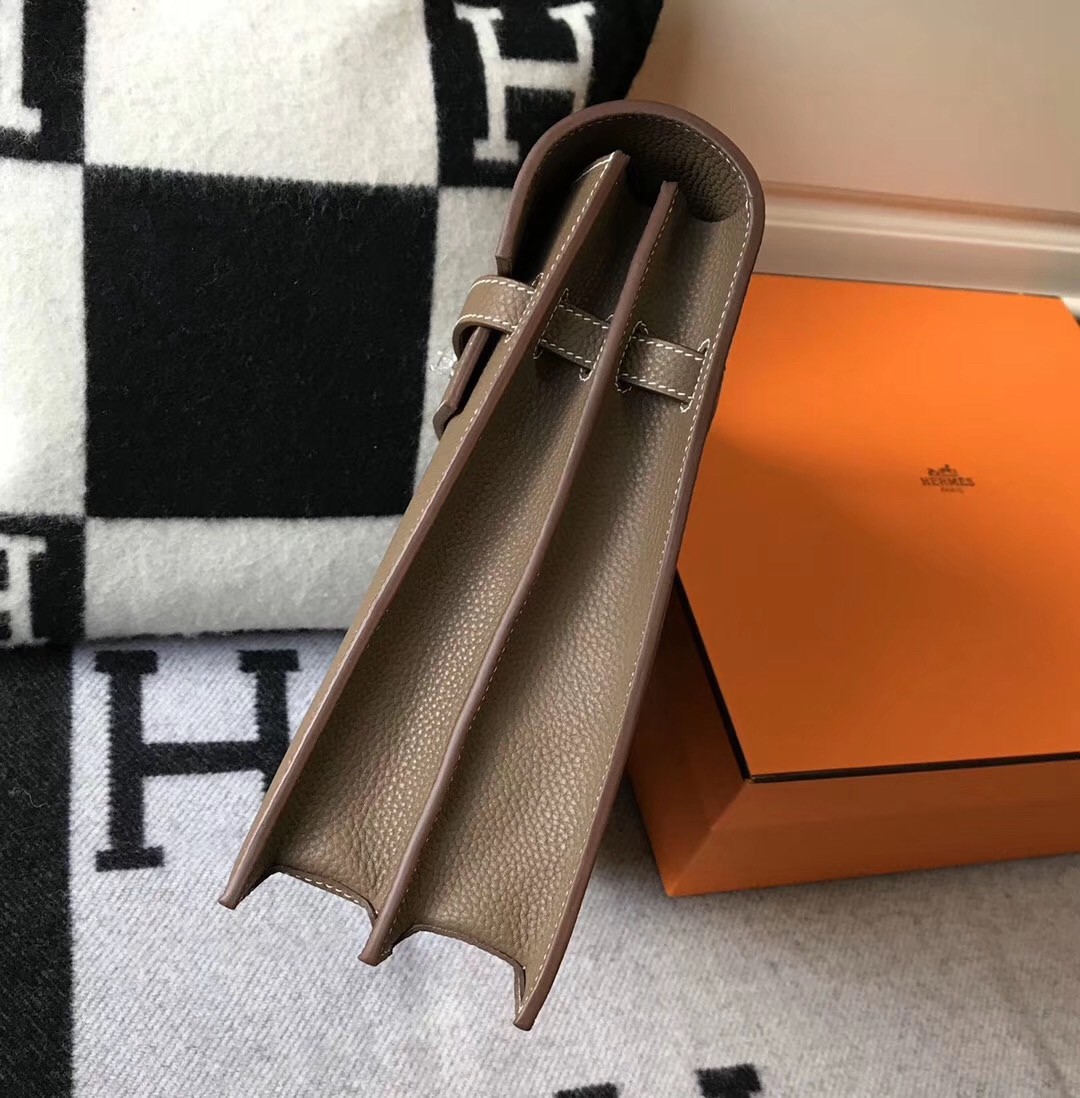 H**mes kelly depeche 38 briefcase in taupe calfskin