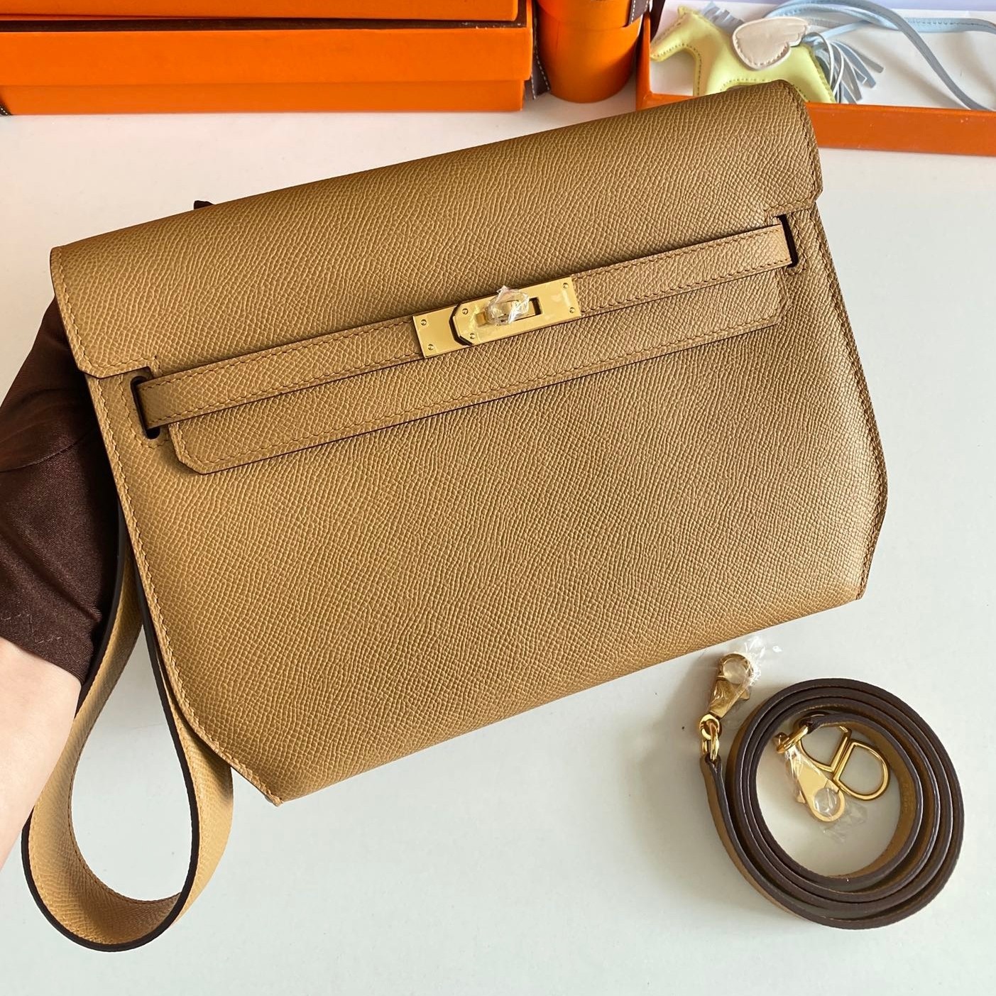 H**mes kelly depeches 25 pouch in sesame epsom calfskin
