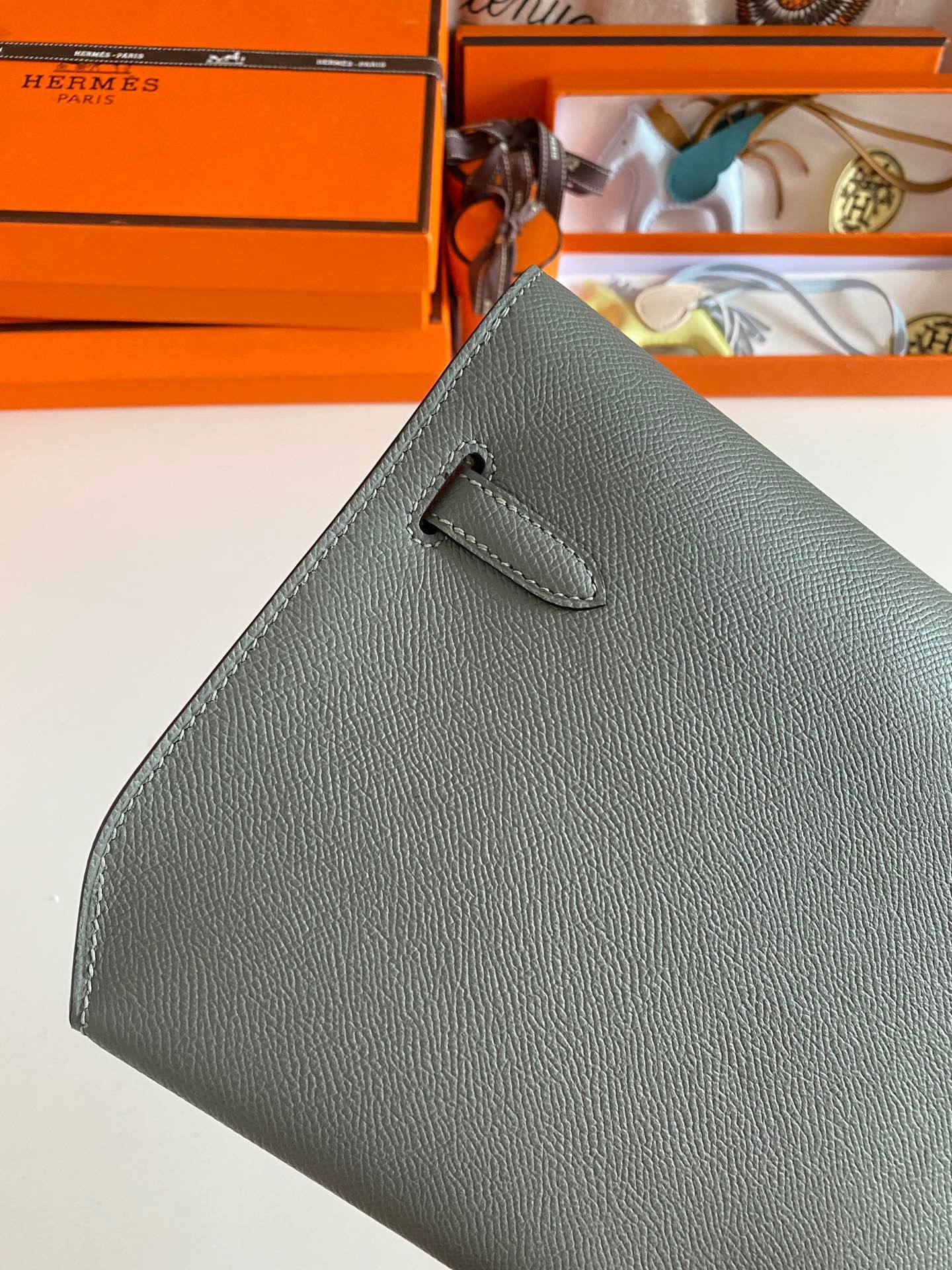 H**mes kelly depeches 25 pouch in vert amande epsom calfskin