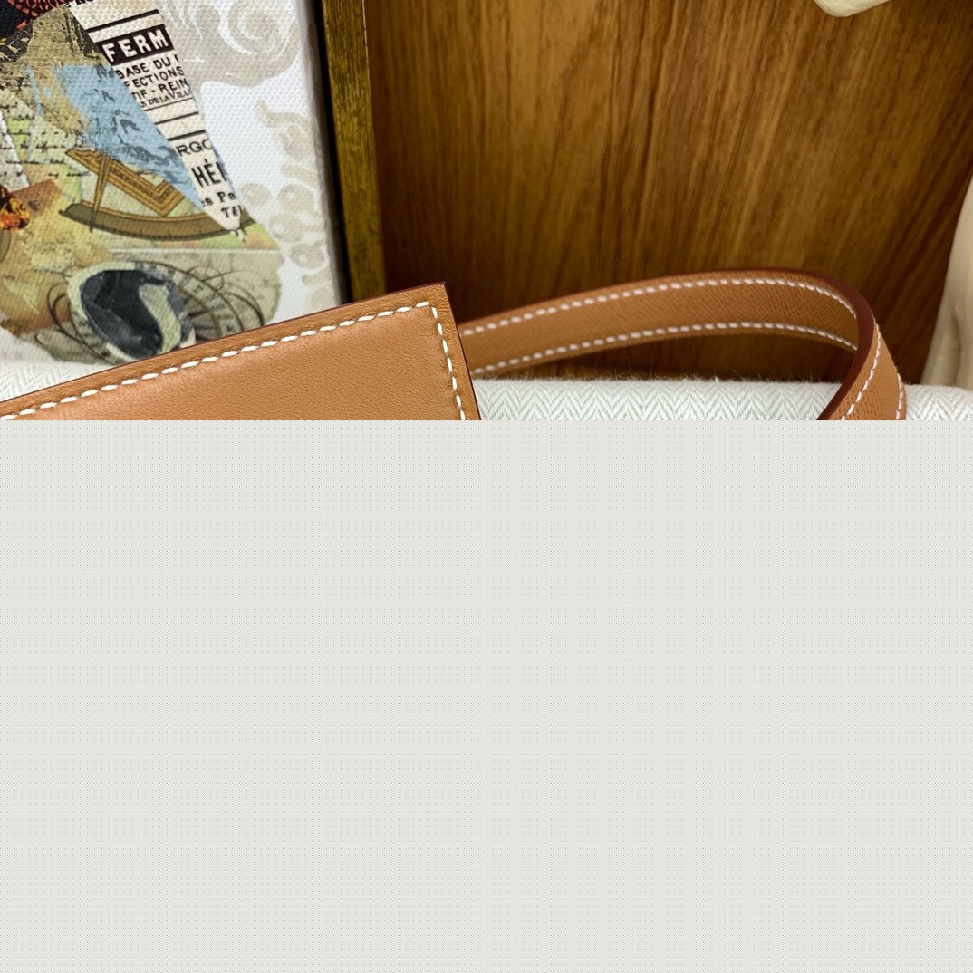H**mes kelly elan handmade bag in gold epsom leather