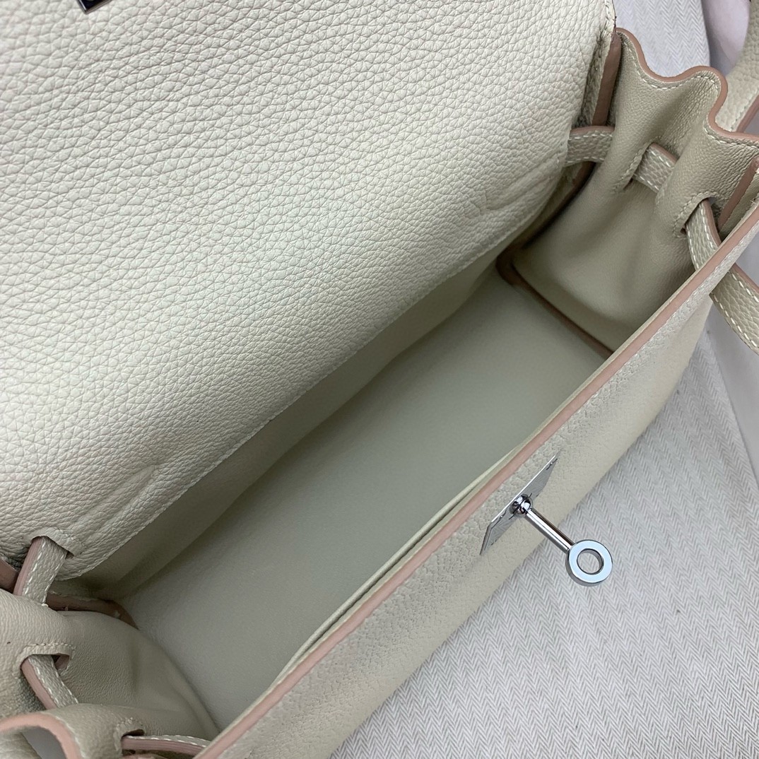 H**mes kelly messenger bag in craie clemence leather