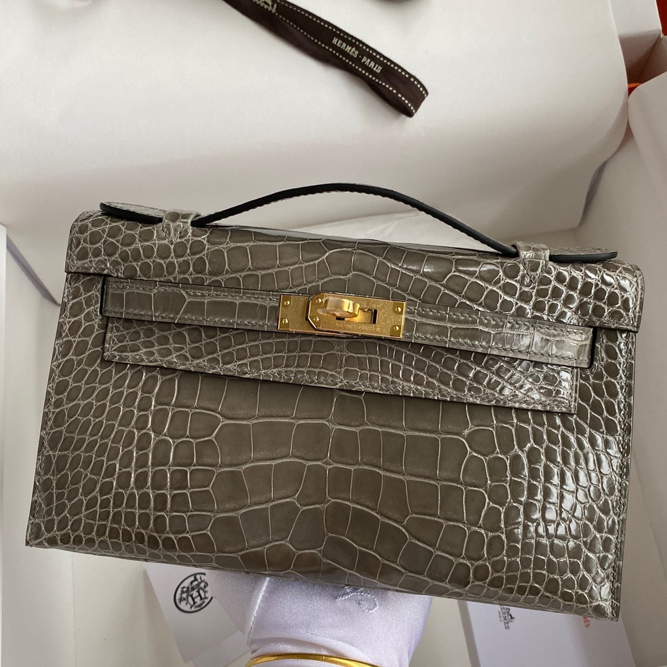 H**mes kelly pochette handmade bag in taupe shiny alligator leather