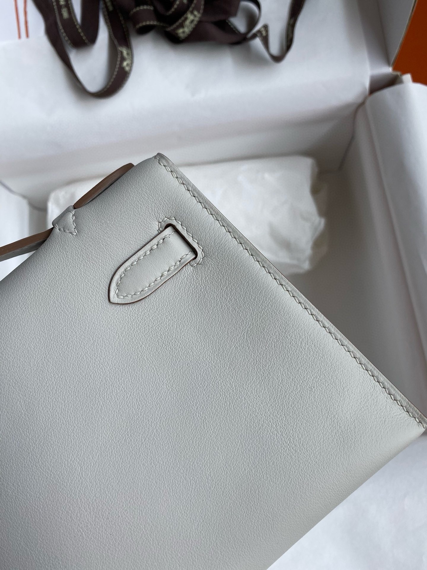 H**mes kelly pochette handmade bag in pearl grey swift calfskin
