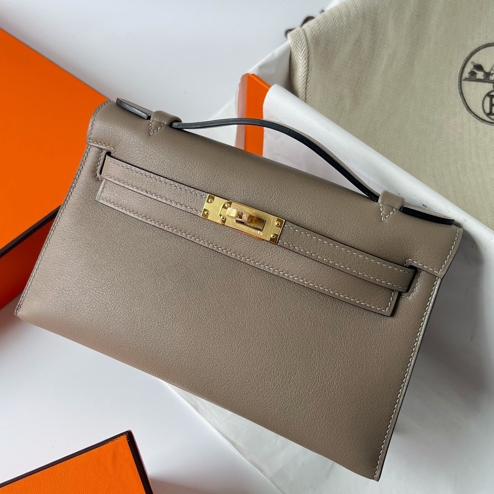 H**mes kelly pochette handmade bag in taupe swift calfskin