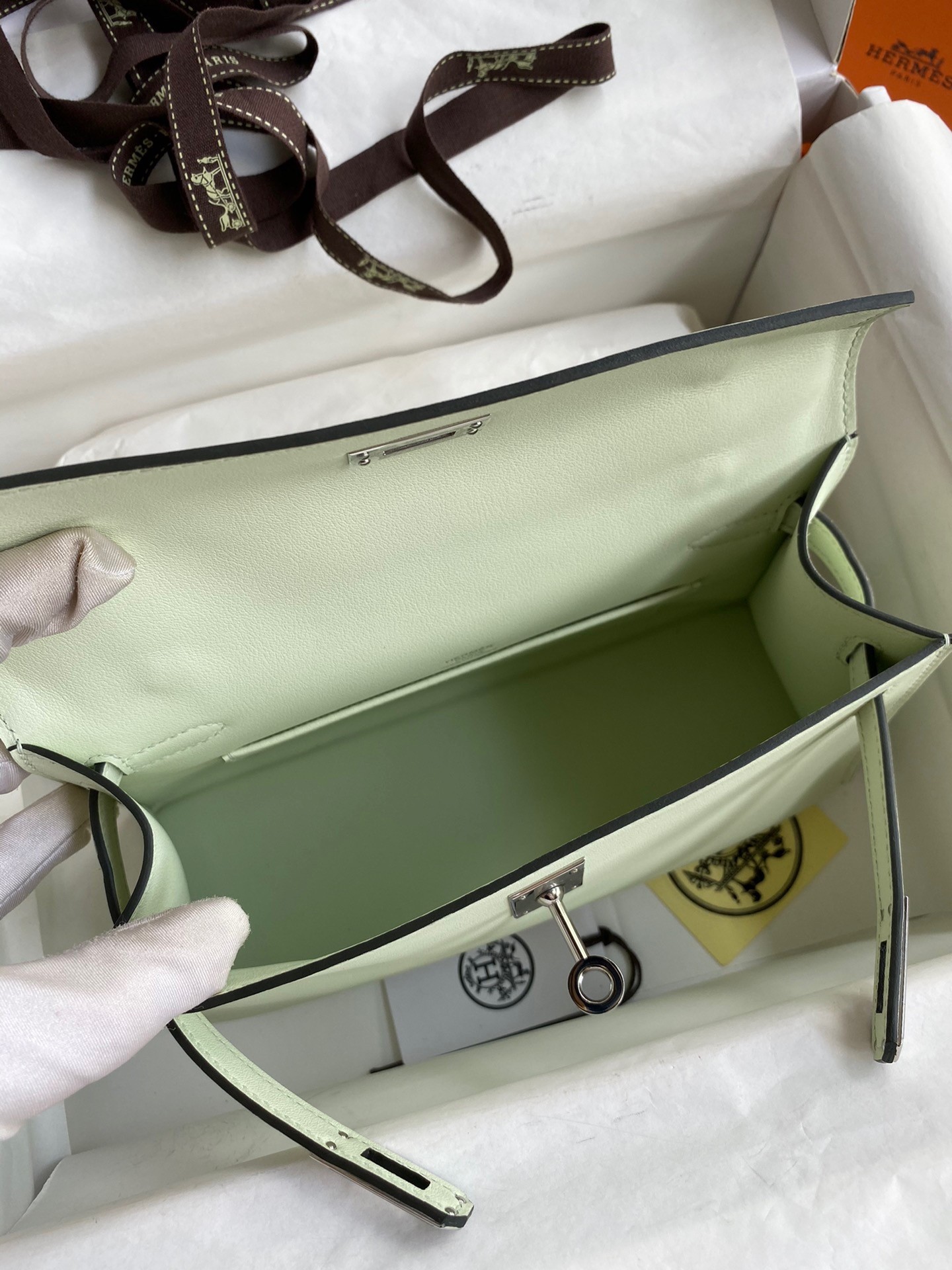 H**mes kelly pochette handmade bag in vert fizz swift calfskin
