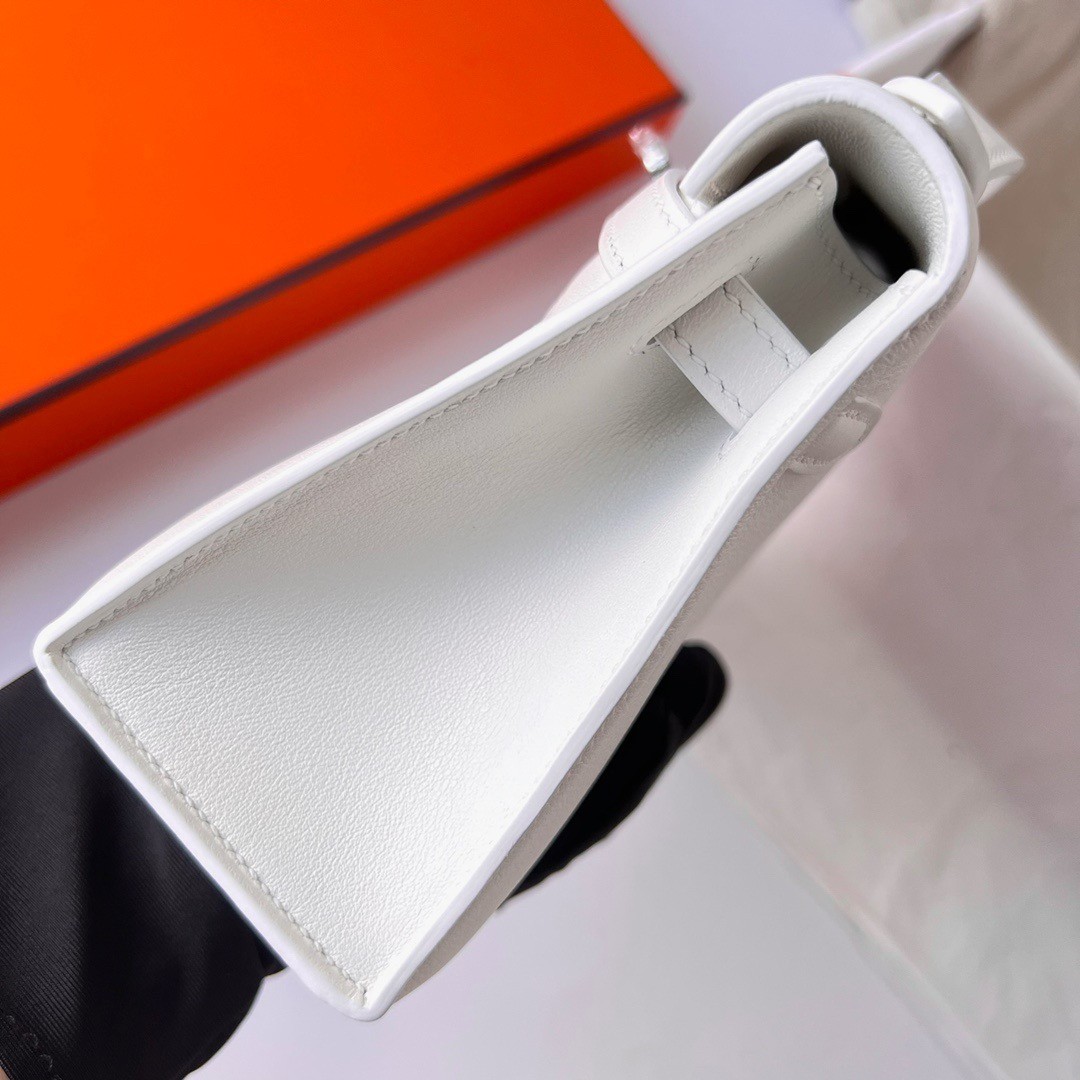 H**mes kelly pochette handmade bag in white swift calfskin