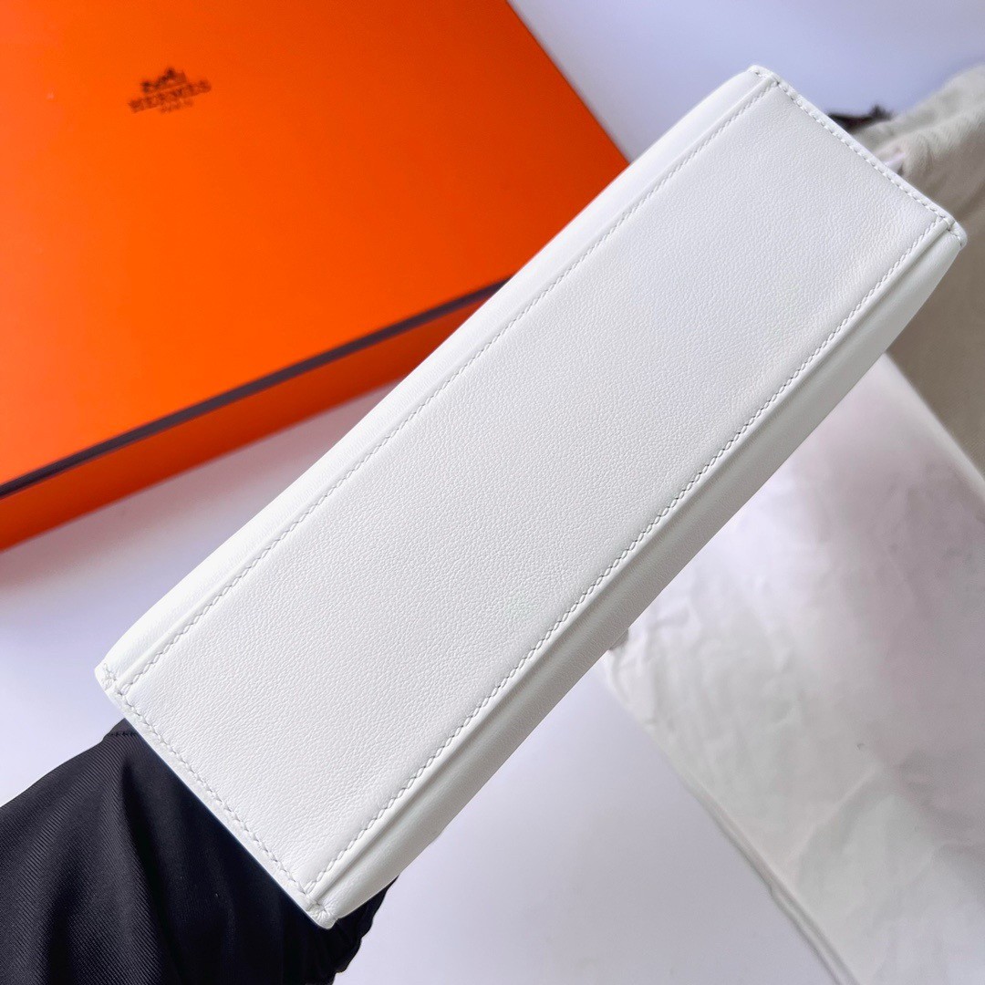 H**mes kelly pochette handmade bag in white swift calfskin