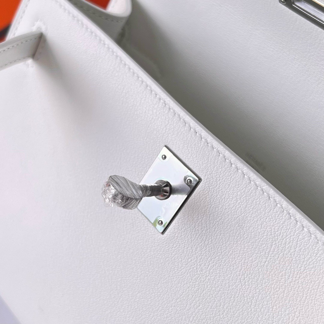 H**mes kelly pochette handmade bag in white swift calfskin
