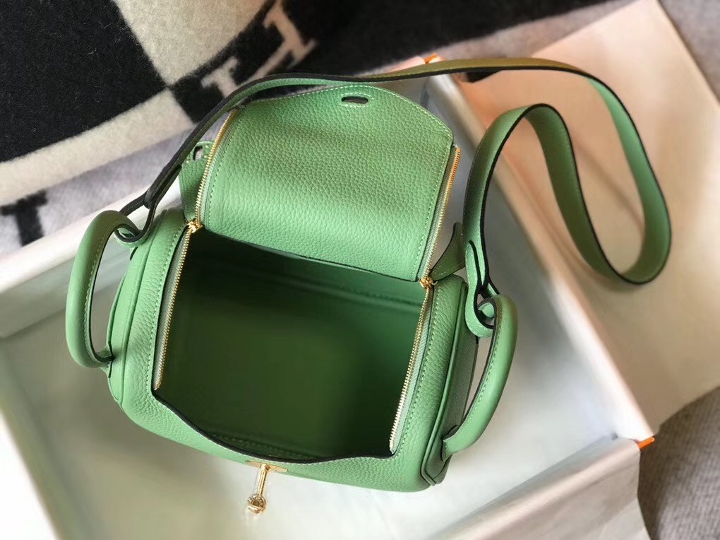 H**mes lindy mini bag in vert criquet clemence calfskin