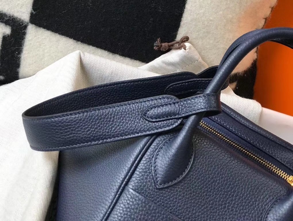 H**mes lindy 26cm bag in navy blue clemence with ghw