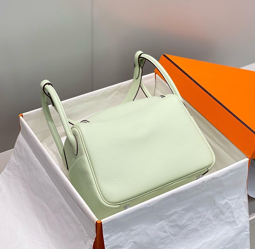 H**mes lindy 26cm bag in vert fizz clemence leather ghw