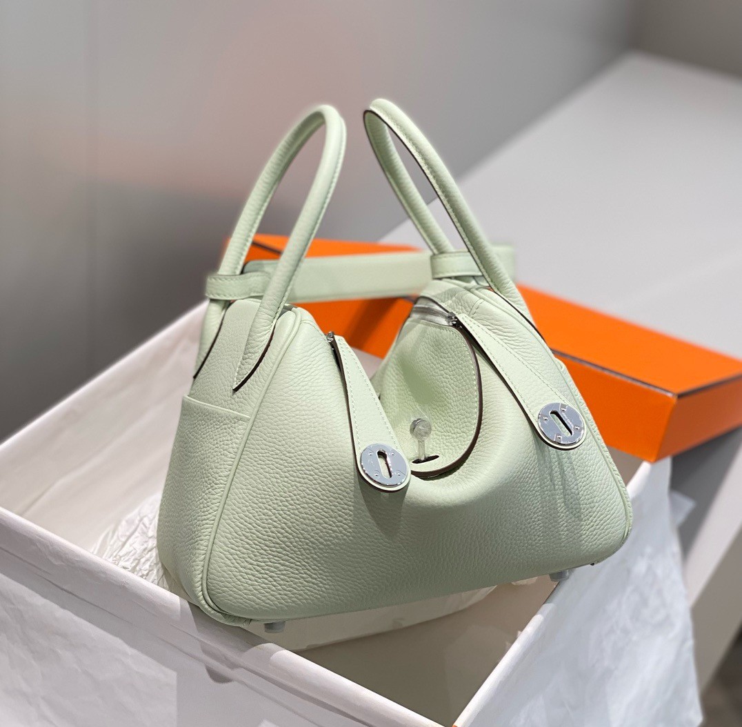 H**mes lindy 26cm bag in vert fizz clemence leather ghw