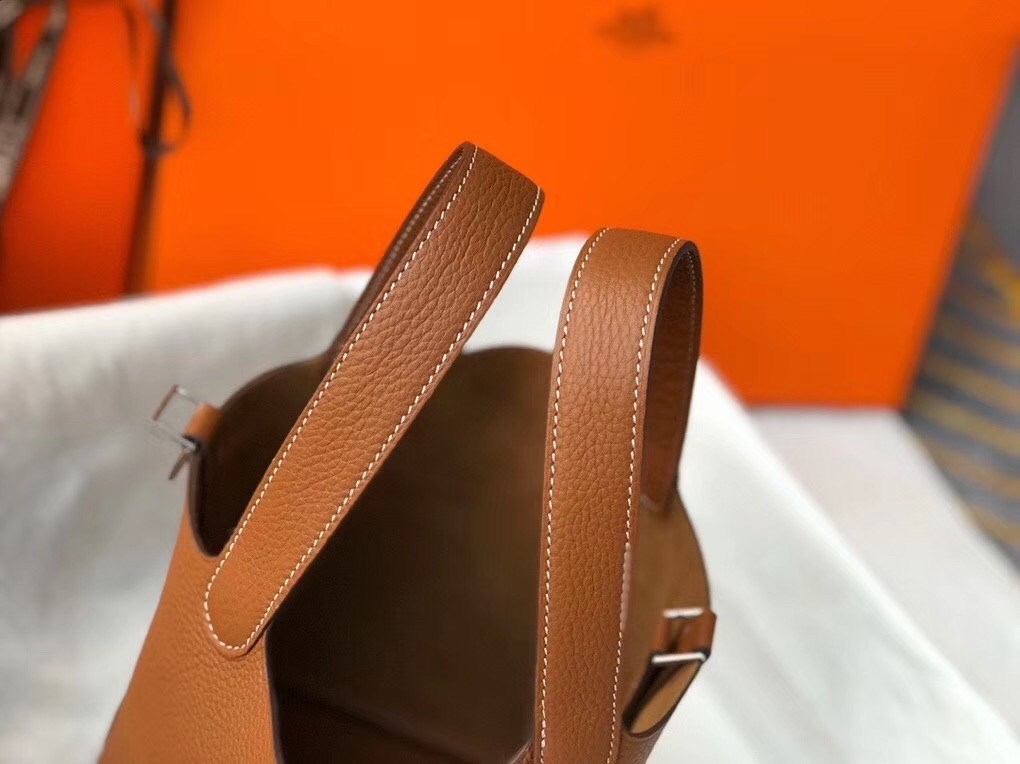 H**mes picotin lock 18 bag in gold clemence leather