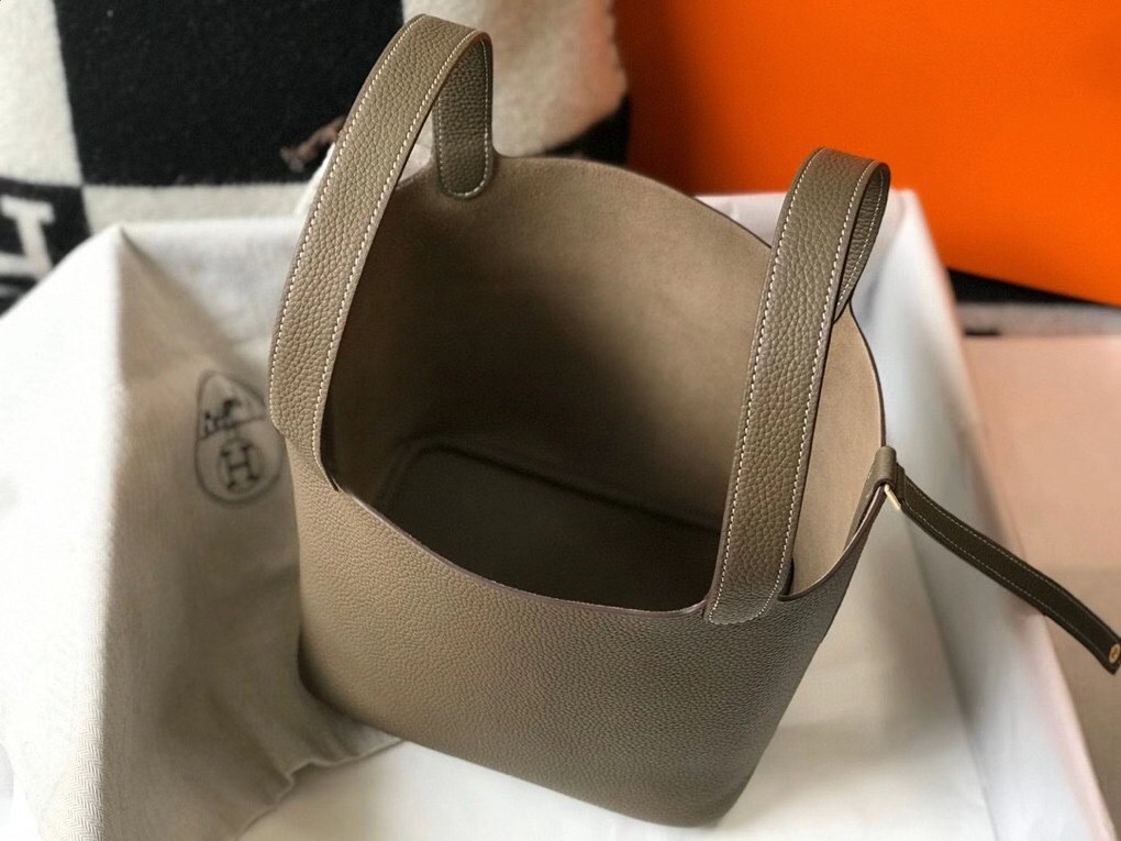 H**mes picotin lock 22 bag in taupe clemence leather