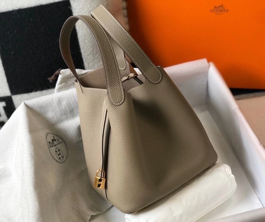 H**mes picotin lock 22 bag in tourterelle clemence leather