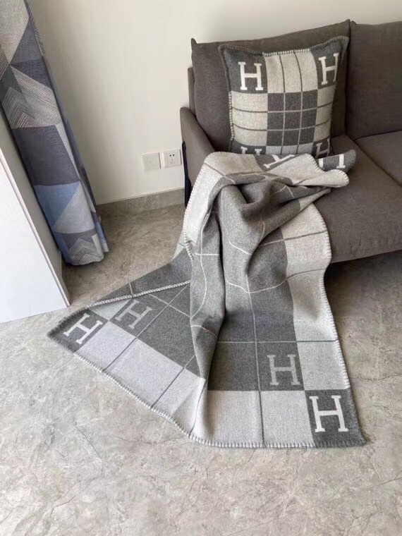 H**mes grey avalon iii throw blanket