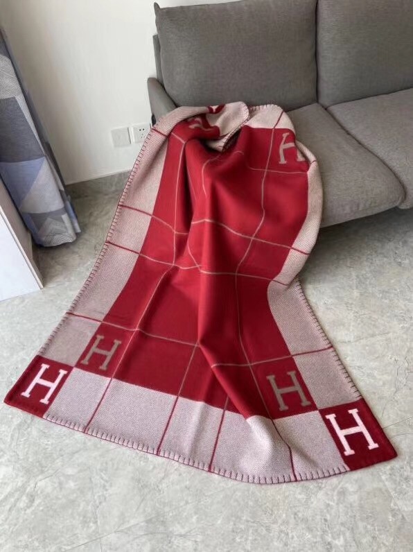 H**mes red avalon iii throw blanket