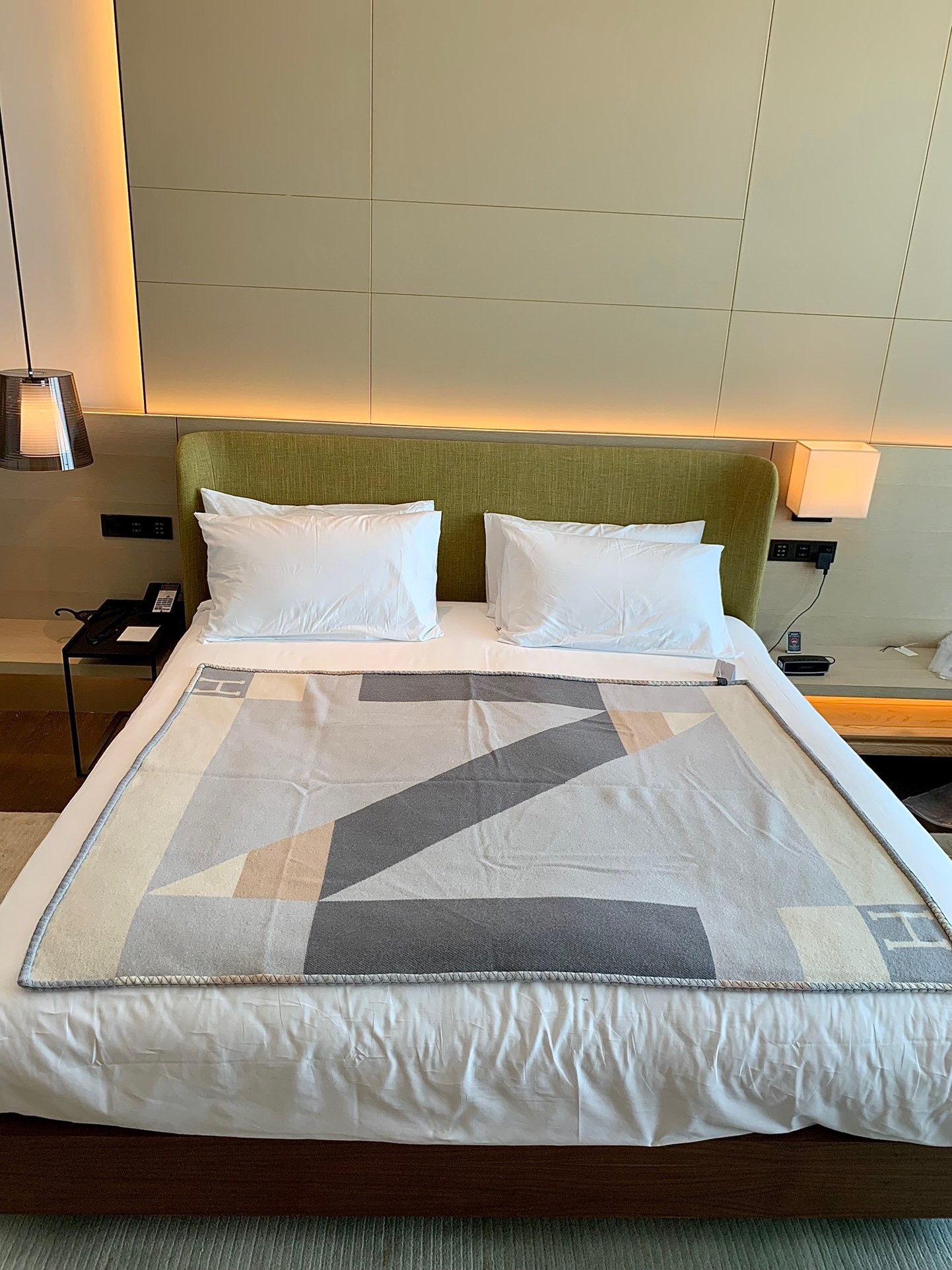 H**mes h drapeau blanket in acier and perle cashmere