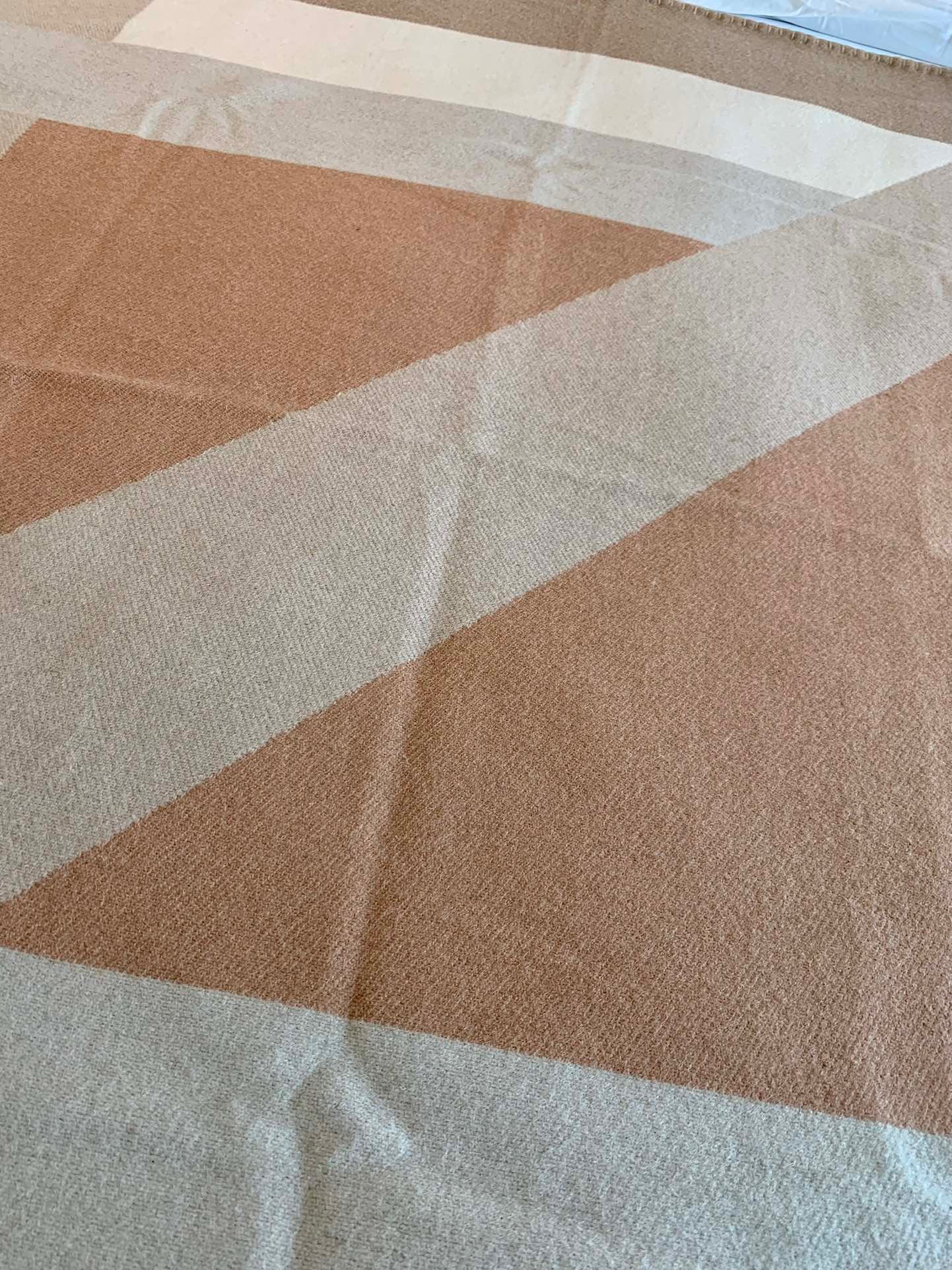 H**mes h drapeau blanket in naturel and grege cashmere