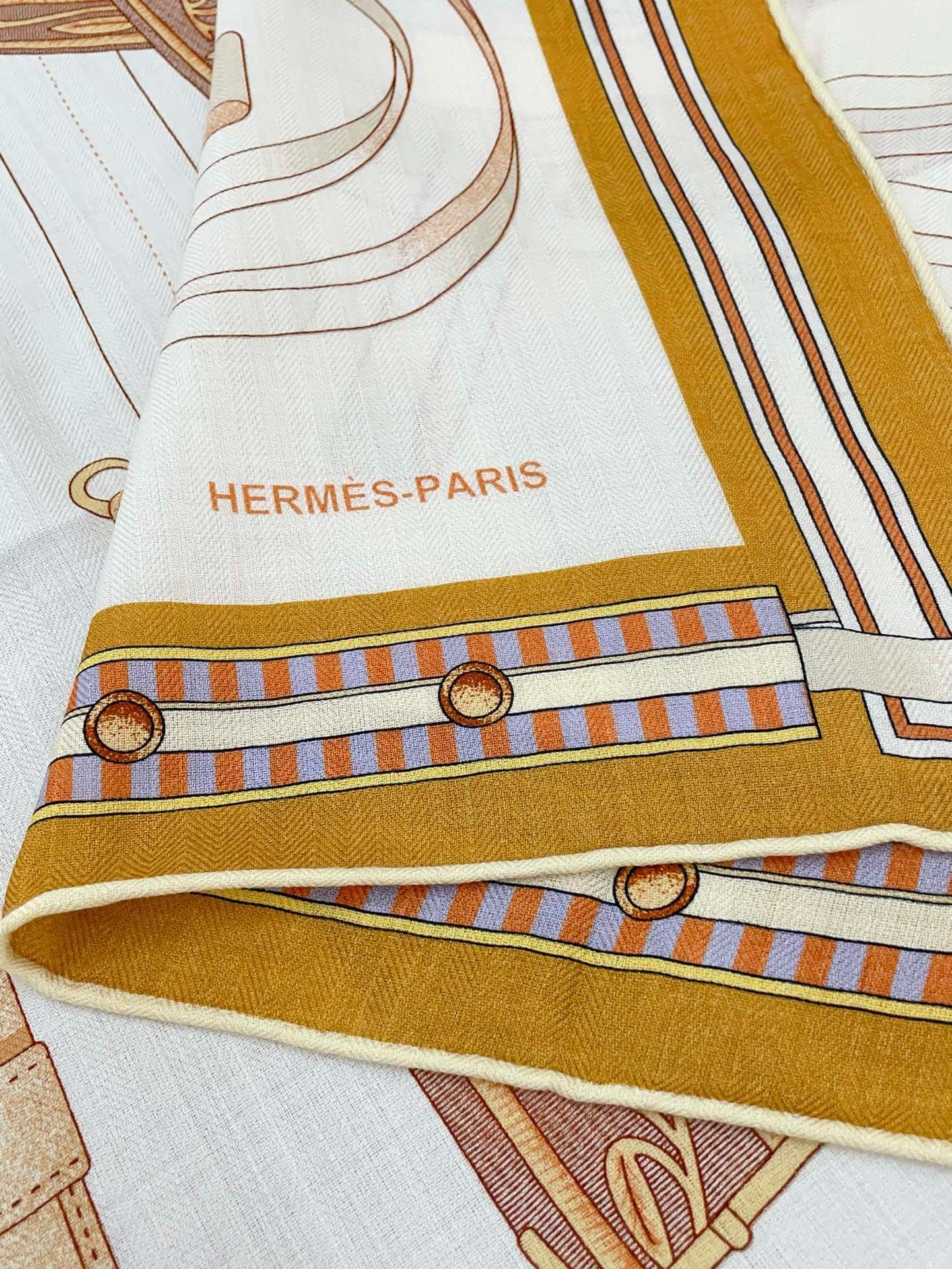 H**mes naturel lettres equestres shawl 140
