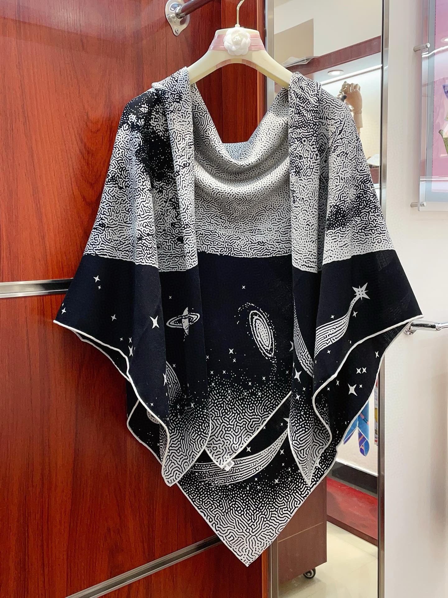 H**mes black clair de lune shawl 140