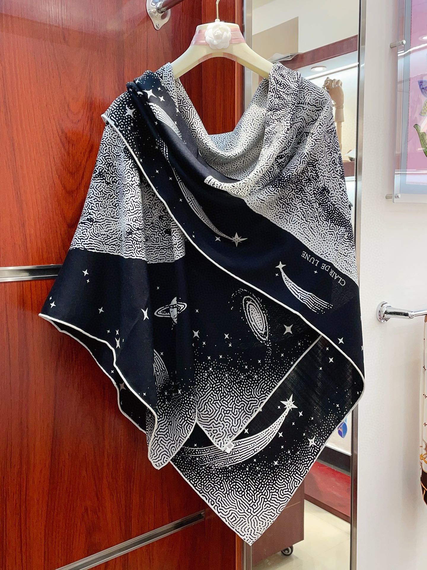 H**mes black clair de lune shawl 140