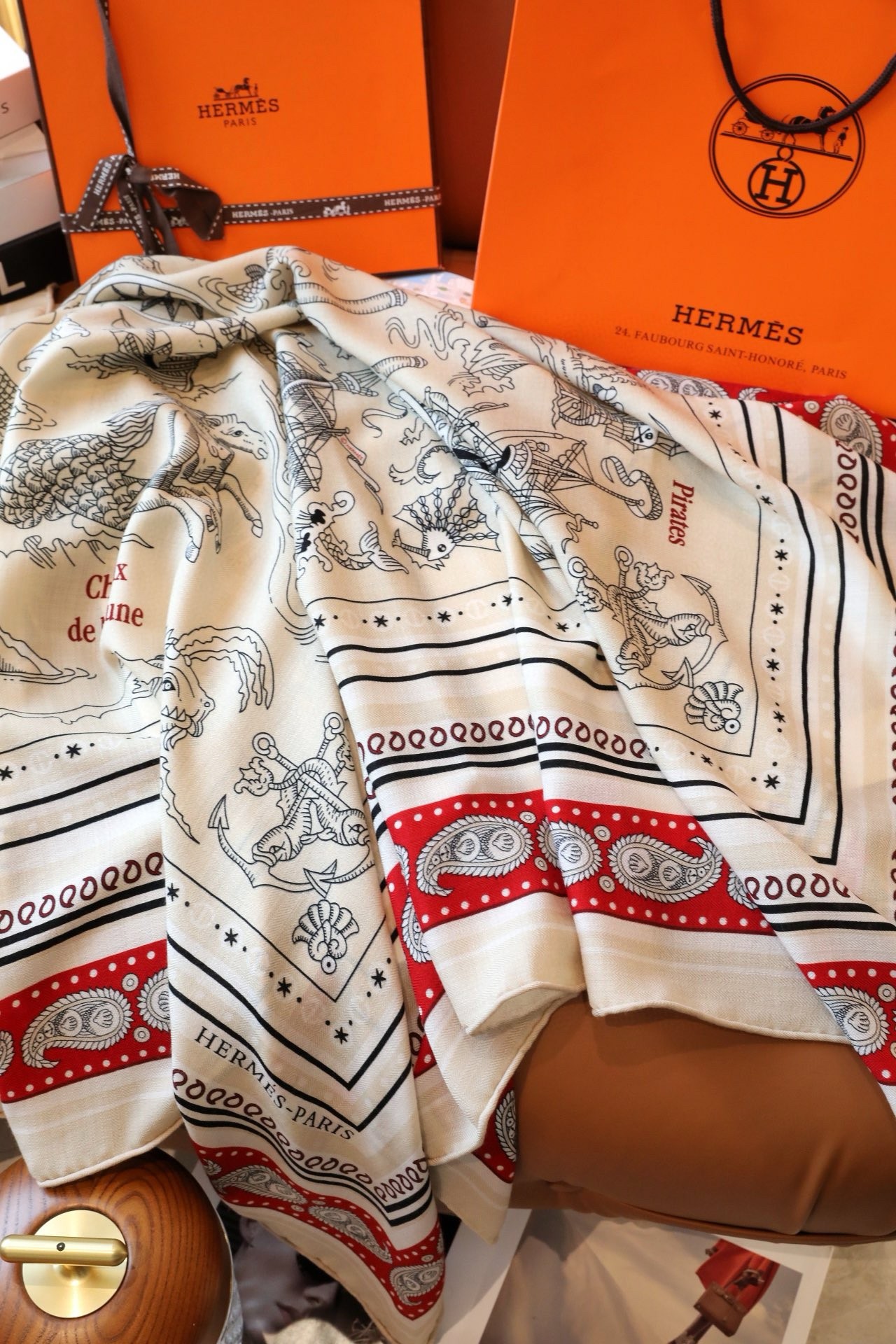 H**mes naturel tatouages marins bandana shawl 140