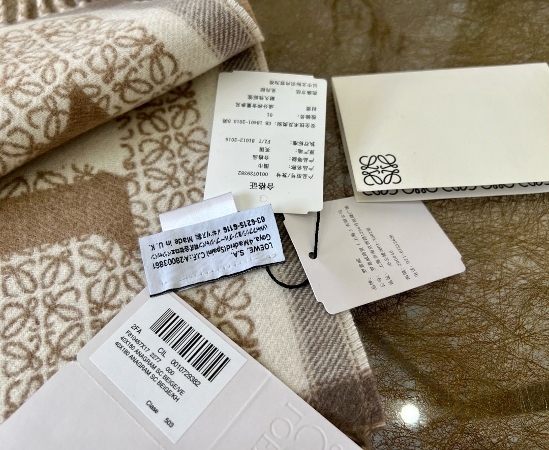L0ew* love scarf in beige wool and cashmere