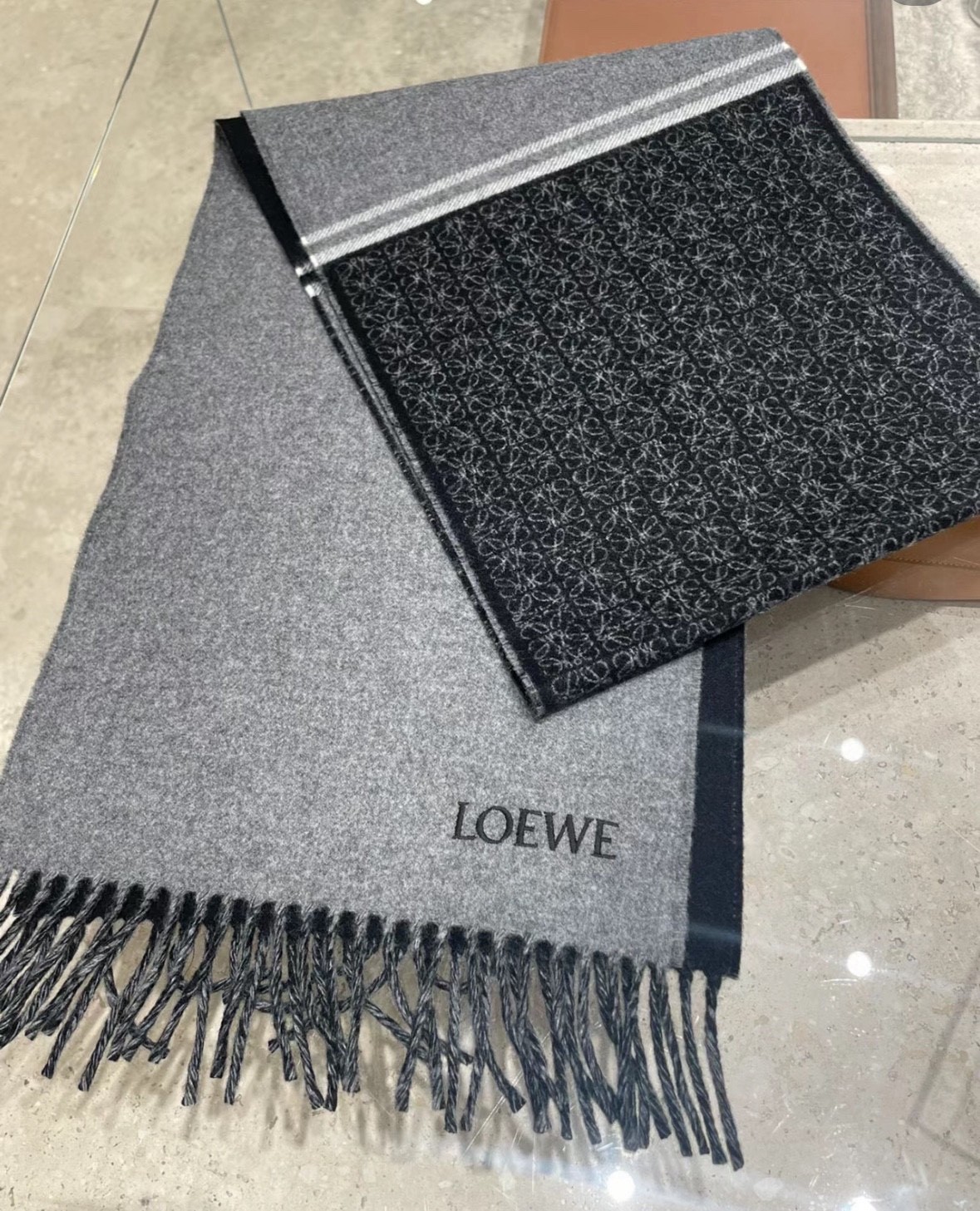 L0ew* anagram scarf in grey/black wool and cashmere