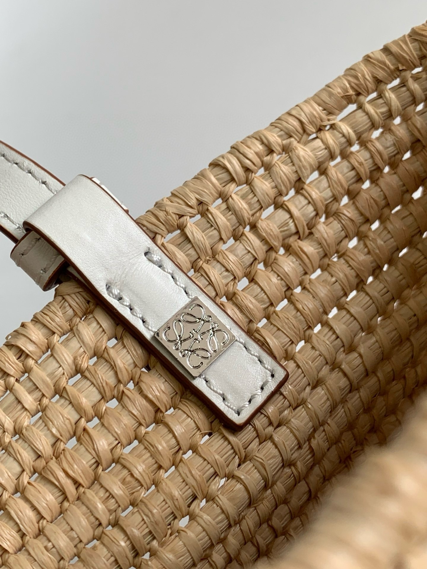 L0ew* small square basket bag in raffia and white calfskin